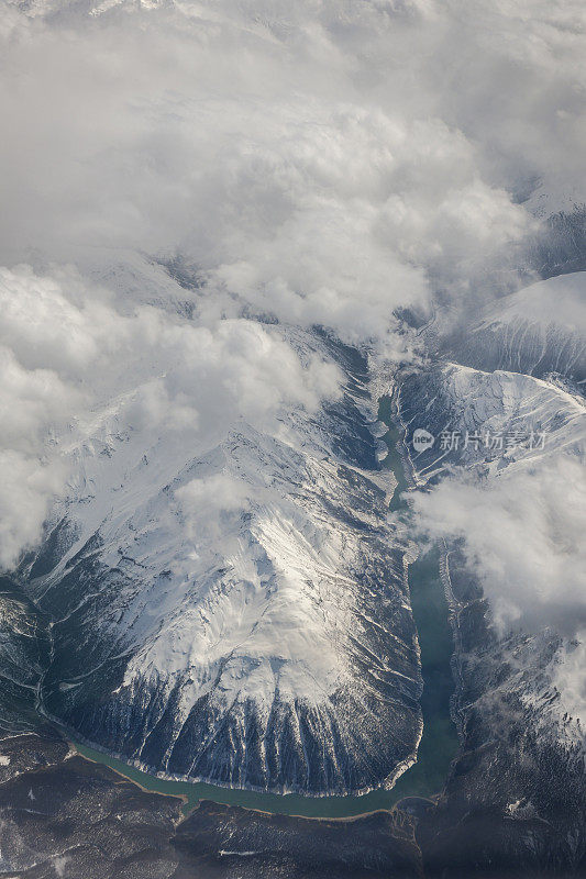 从空中俯瞰利维尼奥湖，欧洲阿尔卑斯山，意大利，欧洲