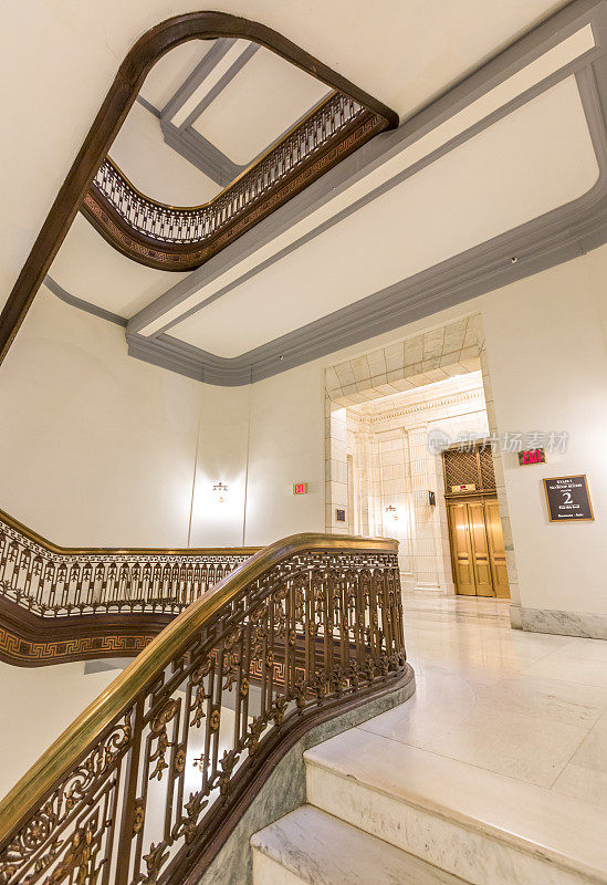 美国参议院罗素办公大楼楼梯和电梯，华盛顿特区