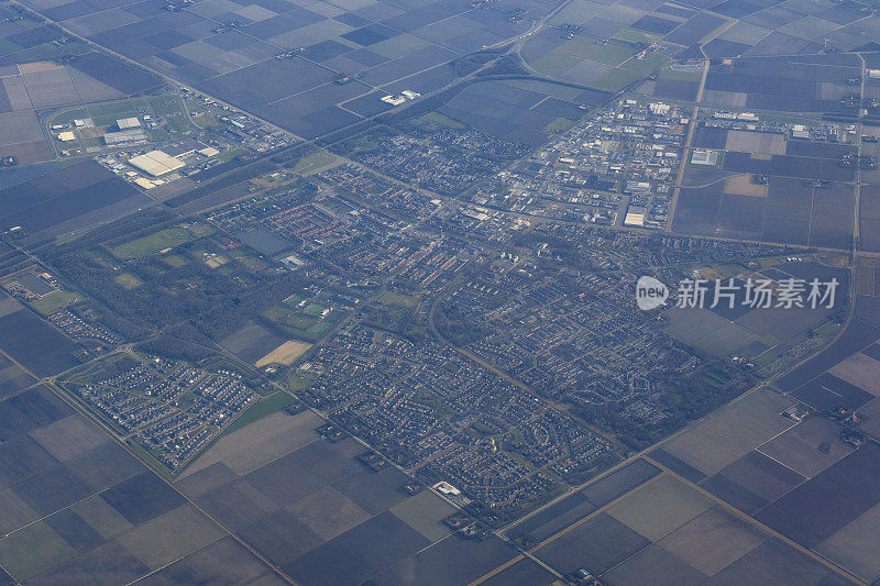 鸟瞰图的Emmeloord在Noordoostpolder，荷兰