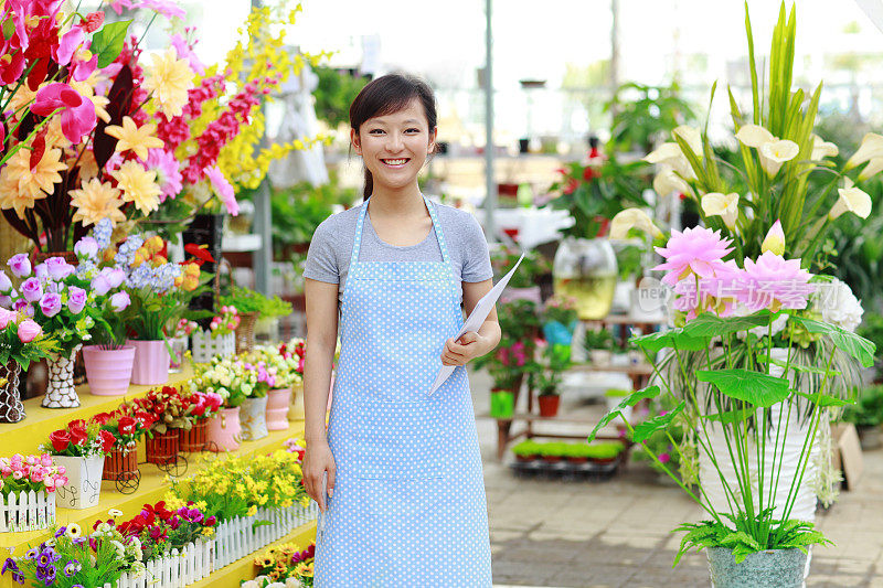 花店里漂亮的花匠