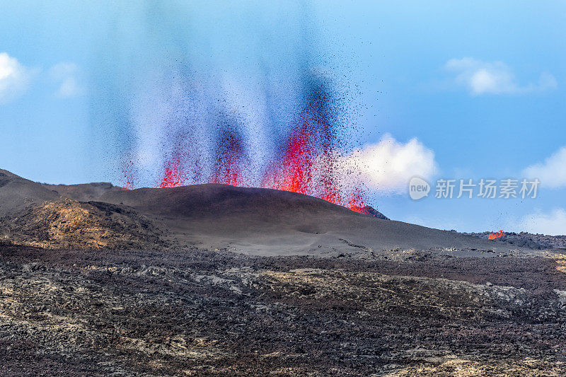 留尼旺岛火山喷发