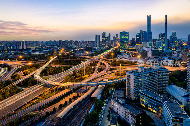 现代城市立交桥夜景