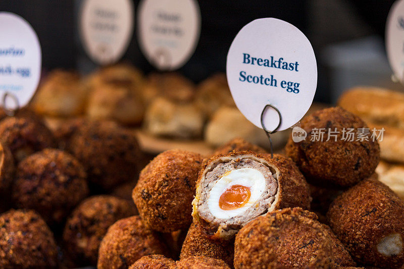 新鲜苏格兰鸡蛋在食品市场出售