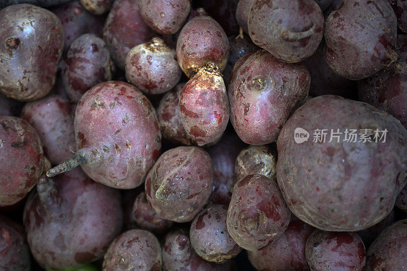 农贸市场上的红甜菜