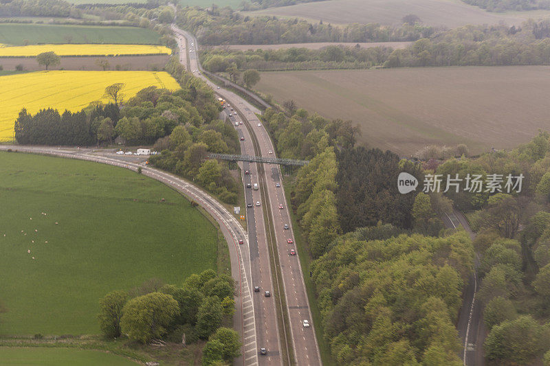 在英格兰爱丁堡到格拉斯哥的高速公路-鸟瞰图