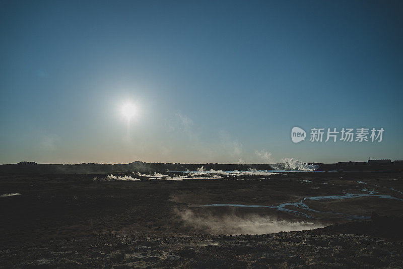 Hverarond地热区域。嘶嘶的蒸汽喷口