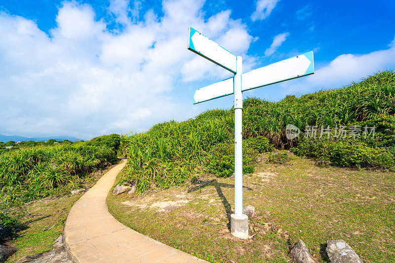 空白的路标