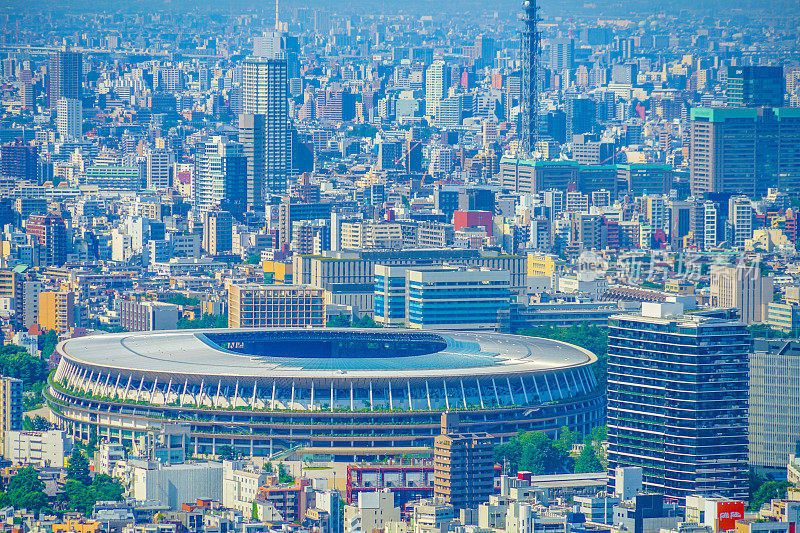 新的国家体育场和东京的天际线