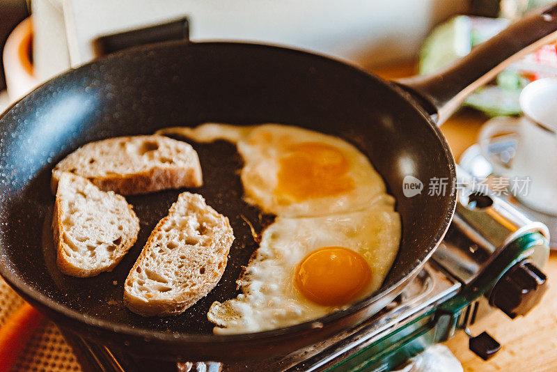 范式煎蛋-用煤气灶烹饪