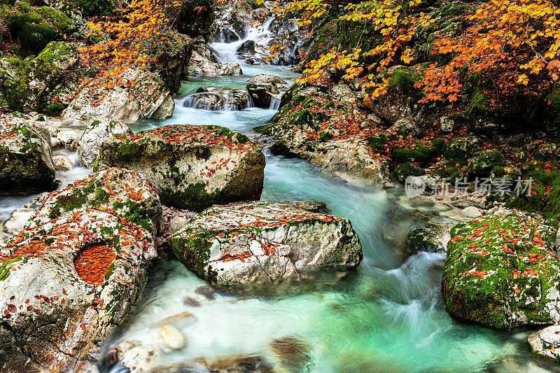 索卡河近距离，特伦塔山谷，Primorska，朱利安阿尔卑斯山，斯洛文尼亚，欧洲