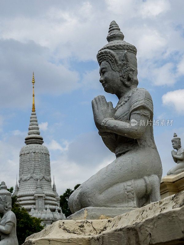 柬埔寨金边皇家宫殿内的诺罗敦苏拉马里特国王的佛塔。