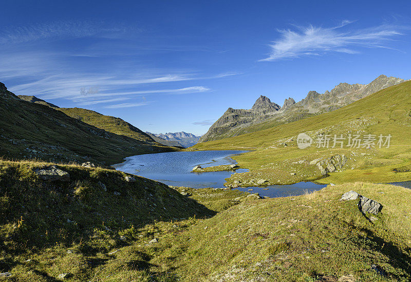 山中美丽的小湖