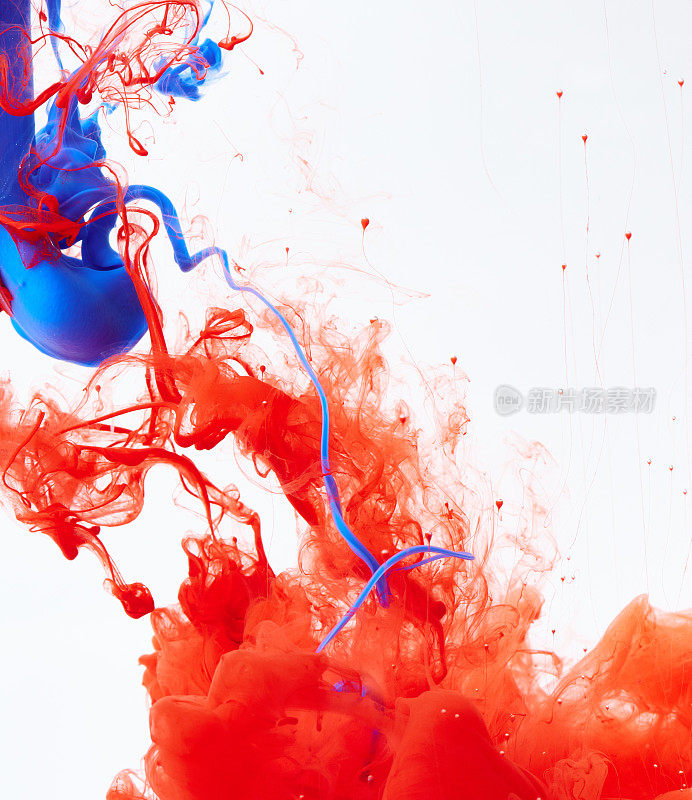 混合油墨动态抽象背景与丙烯酸油漆在水中飞溅。光滑的亚克力背景图片