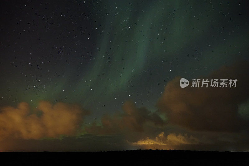 冰岛南部的夜空北极光