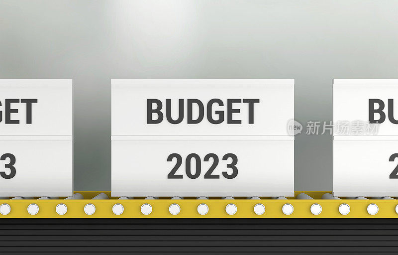 生产线上写着“2023预算”的灯箱