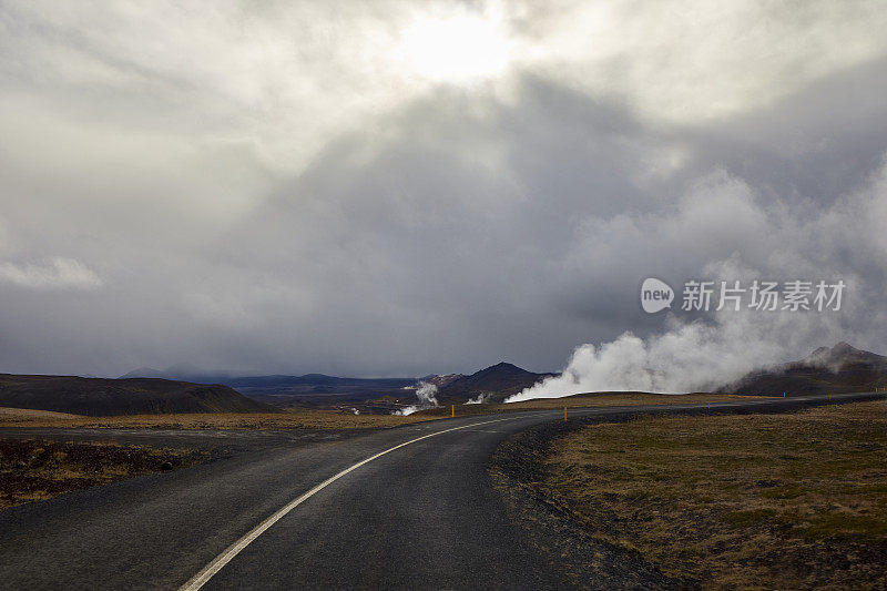 环形公路Námafjall地热区在冰岛东北部