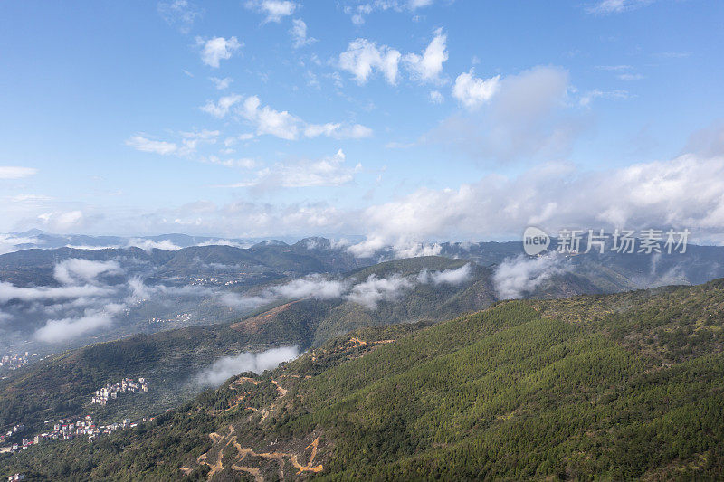 山林的云景