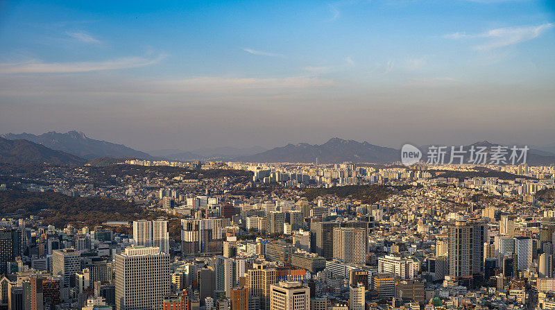 日落时分的韩国首尔城市天际线