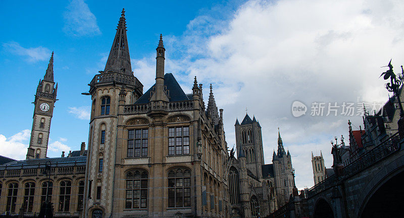 比利时根特的标志性哥特式建筑——圣尼古拉斯教堂和格拉斯雷建筑