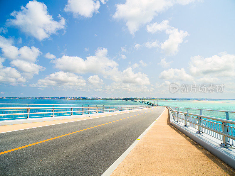 宫古岛上漫长而美丽的伊拉布大桥