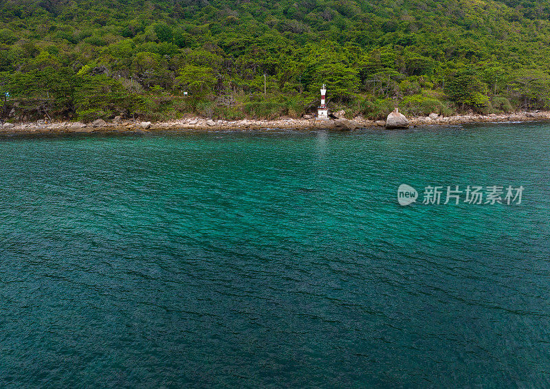 白石灯塔和蓝色的大海，Con岛，Con岛，巴里亚头省