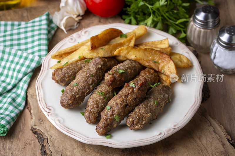 传统的土耳其食物;干肉丸或inegöl土豆肉丸(土耳其名称;库鲁·科夫特(安妮·科夫特)