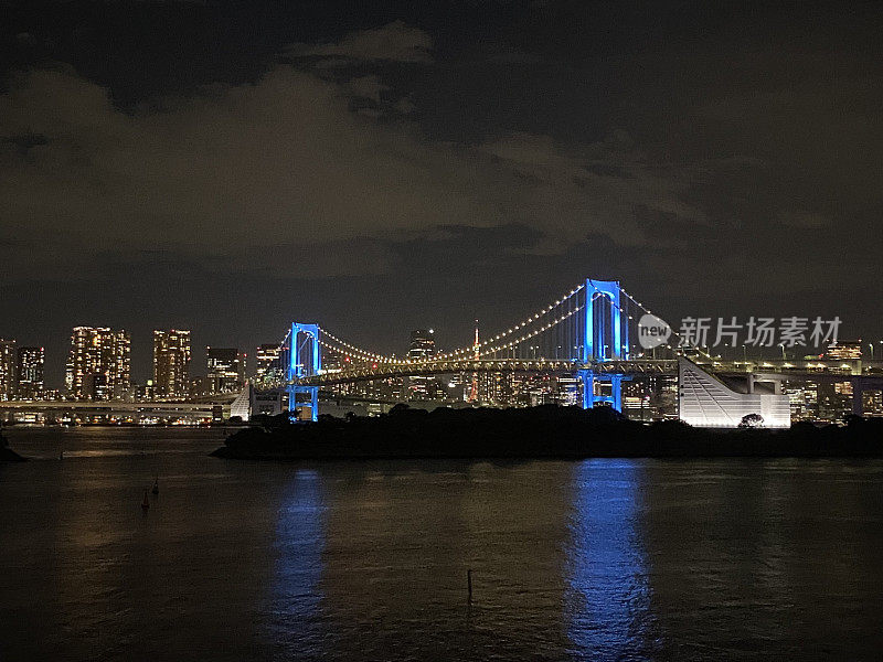 日本-东京-台场区-以及彩虹桥上的景色