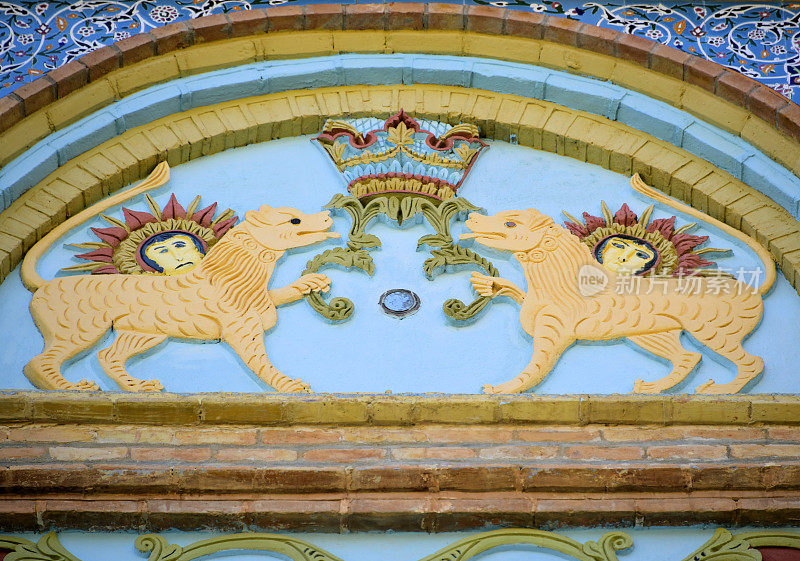 朱马清真寺-狮子和太阳波斯标志(双)，奥尔杜巴德，纳希切万，阿塞拜疆
