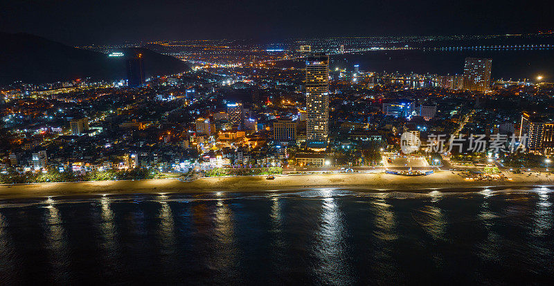 无人机拍摄的越南归仁夜景