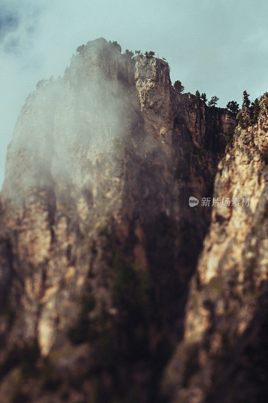 白云石山脉的山景