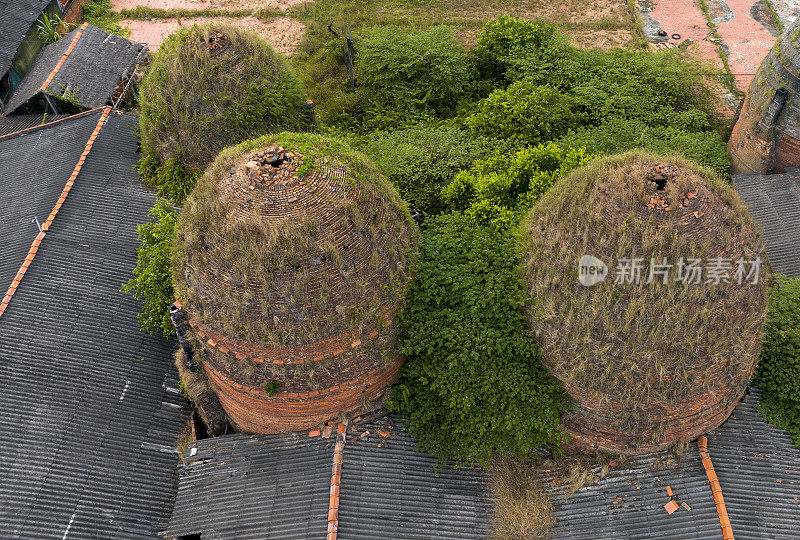 越南西南部永隆省，人们的砖窑