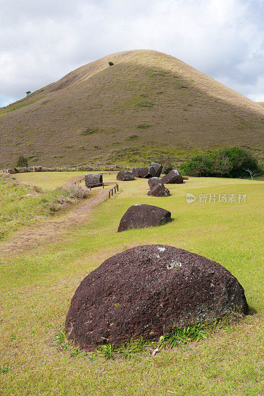 智利拉帕努伊岛复活节岛上的普纳波厄死火山，在那里建造了普卡奥，或称摩埃头饰