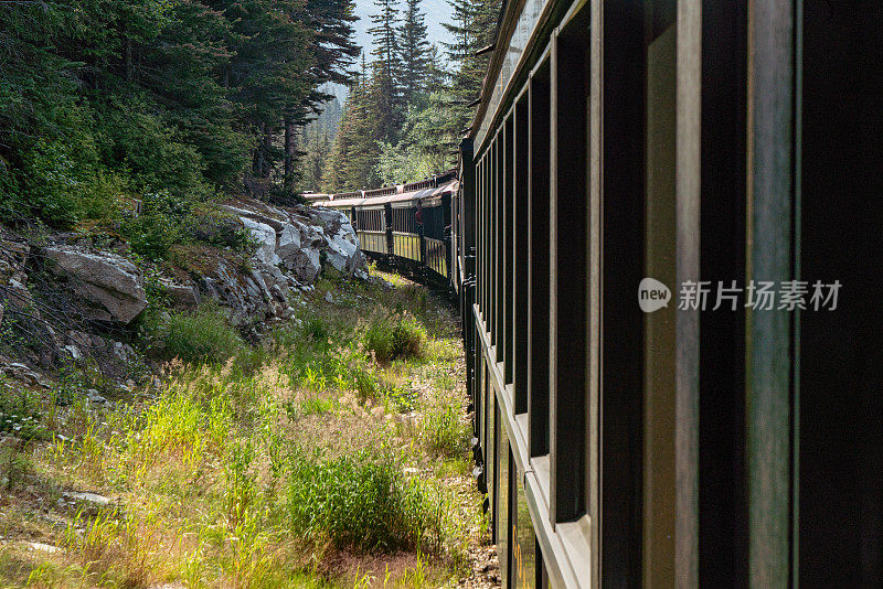 美国阿拉斯加州怀特山口山顶游览列车。