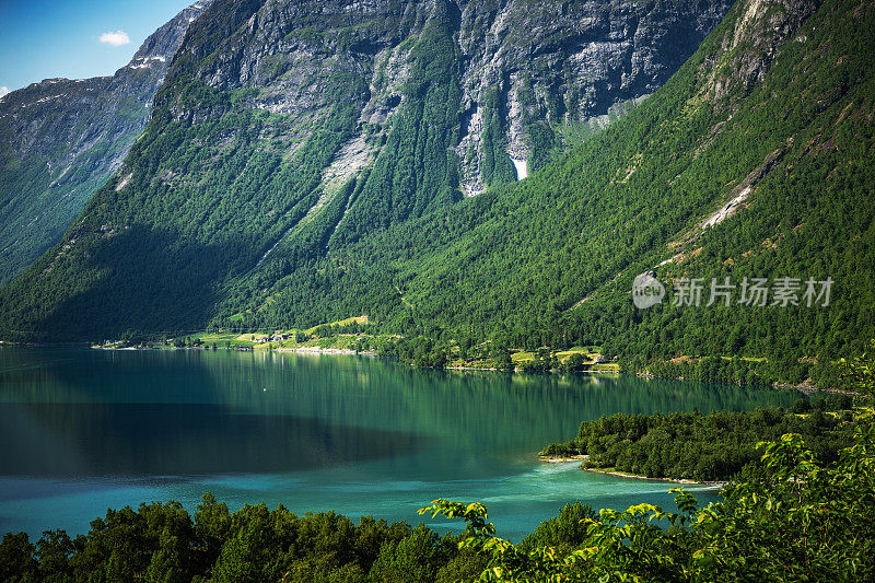 挪威迷人的洛瓦内特湖夏季景观
