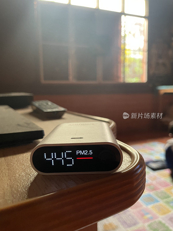 家中颗粒计数器上的PM2.5数值很高，泰国空气污染严重。