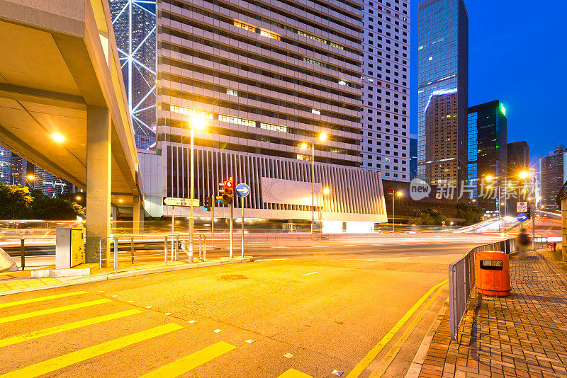 香港夜间的交通状况