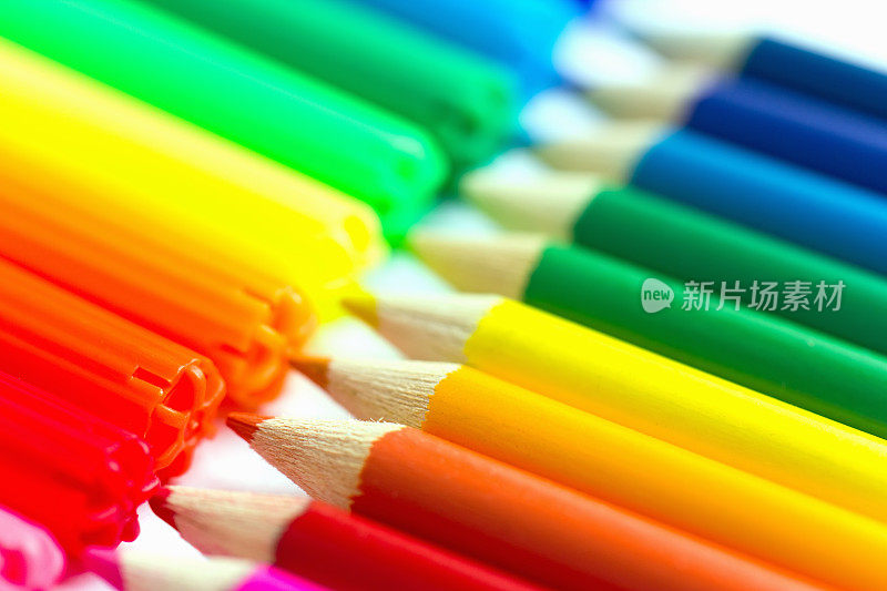 彩色铅笔和马克笔