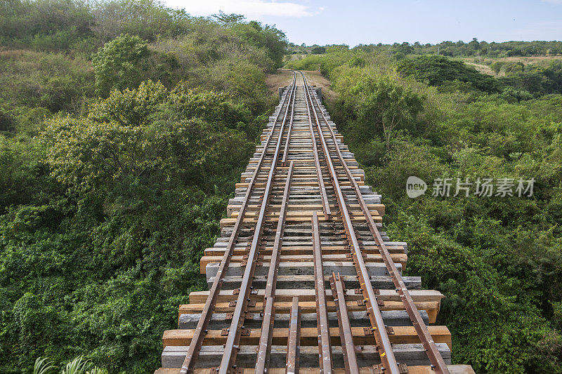 iznaga和特立尼达古巴之间的火车铁路桥