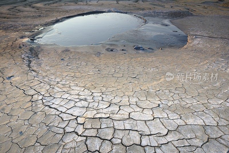 穆蒂锻造神像