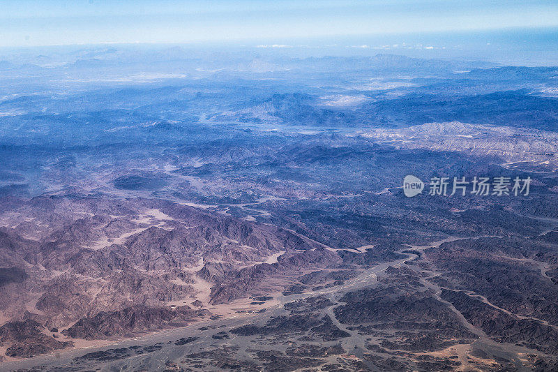 埃及山脉和沙地高原的鸟瞰图