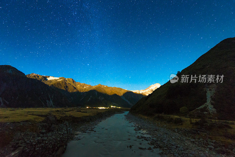 新西兰库克山星光下的夜晚。