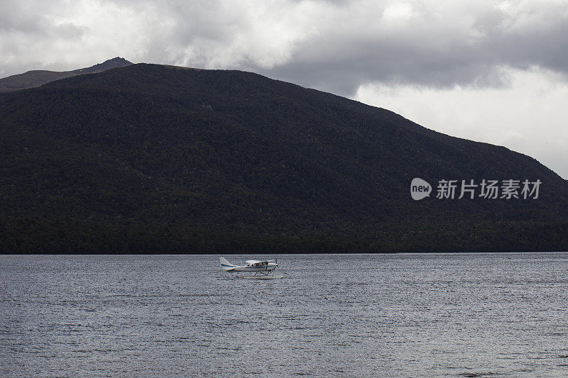 锚定水上飞机