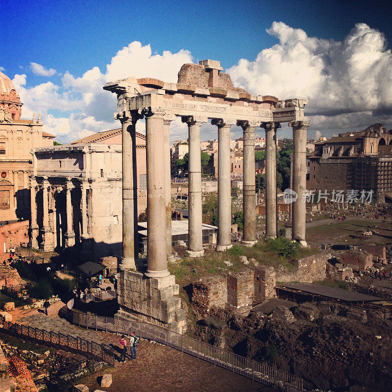 罗马论坛的神庙废墟用Iphone拍摄