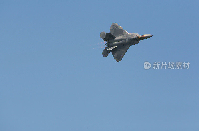 F-22猛禽在飞行中