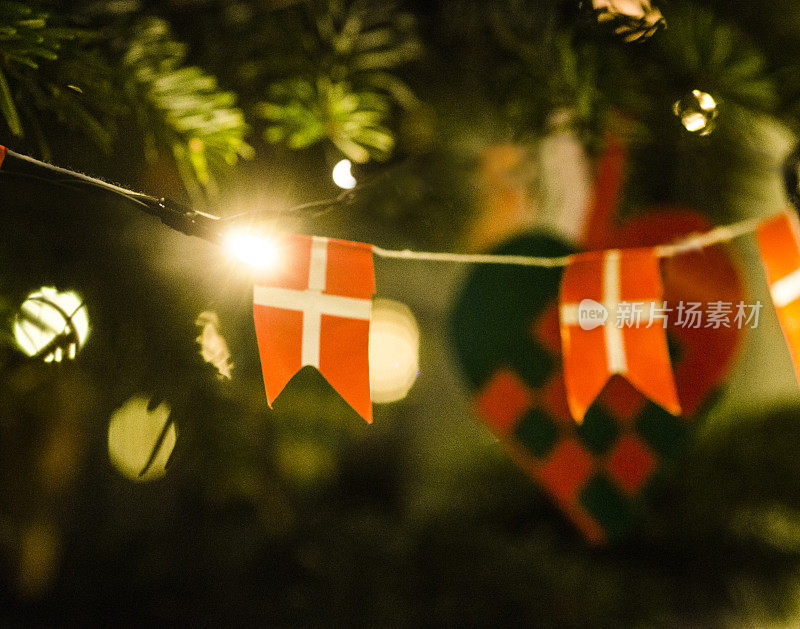 丹麦国旗在圣诞节装饰