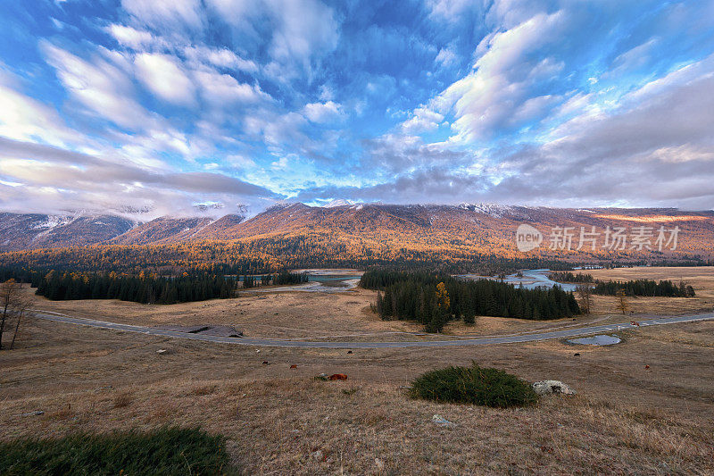 中国新疆喀纳斯山景城