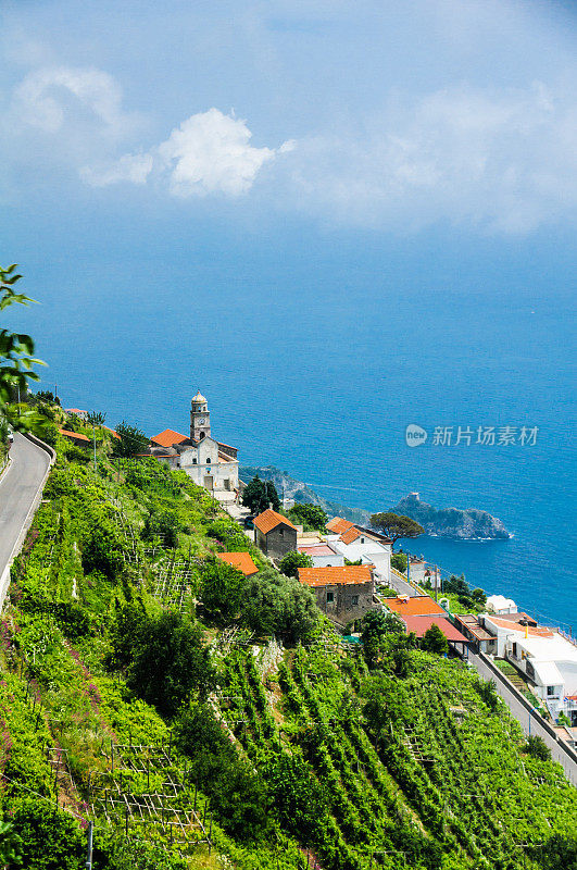 陡峭的海岸阿