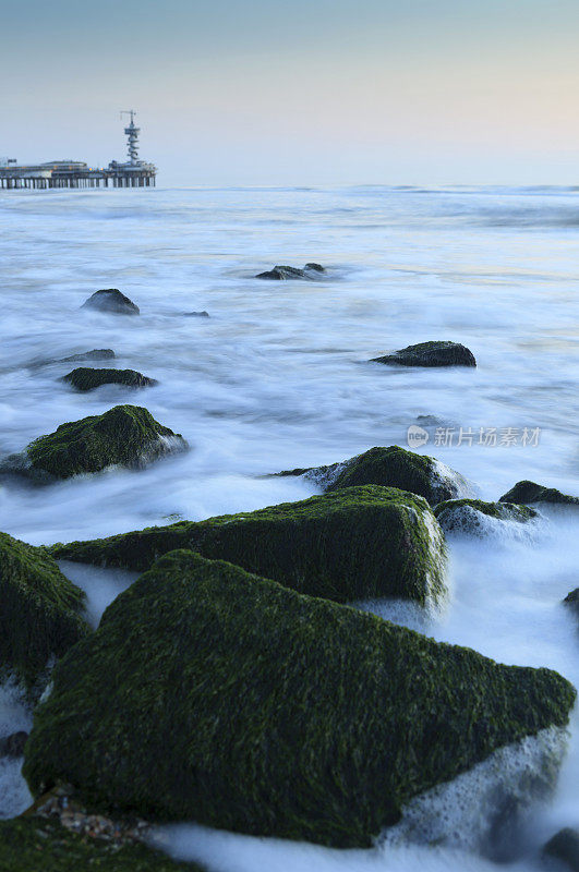 斯赫弗宁根海岸郁郁寡欢的海景