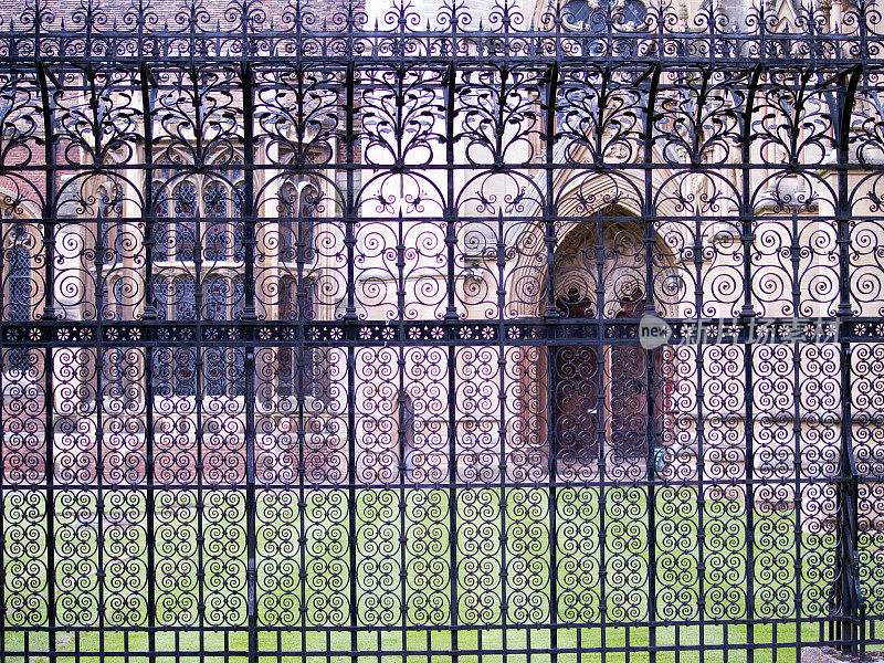 剑桥大学圣约翰学院铸铁栏杆。