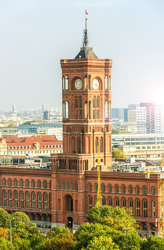 柏林市政厅，一个阳光明媚的日子